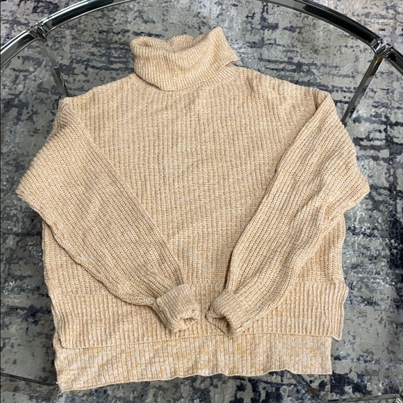 Urban Outfitters XS sweater - Picture 1 of 1